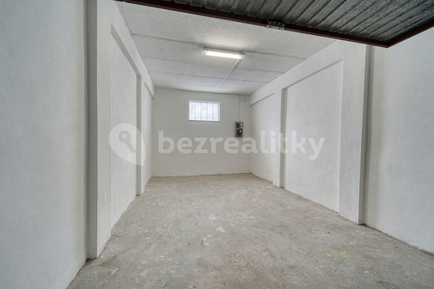 garage for sale, 755 m², Čermákova, Plzeň, Plzeňský Region