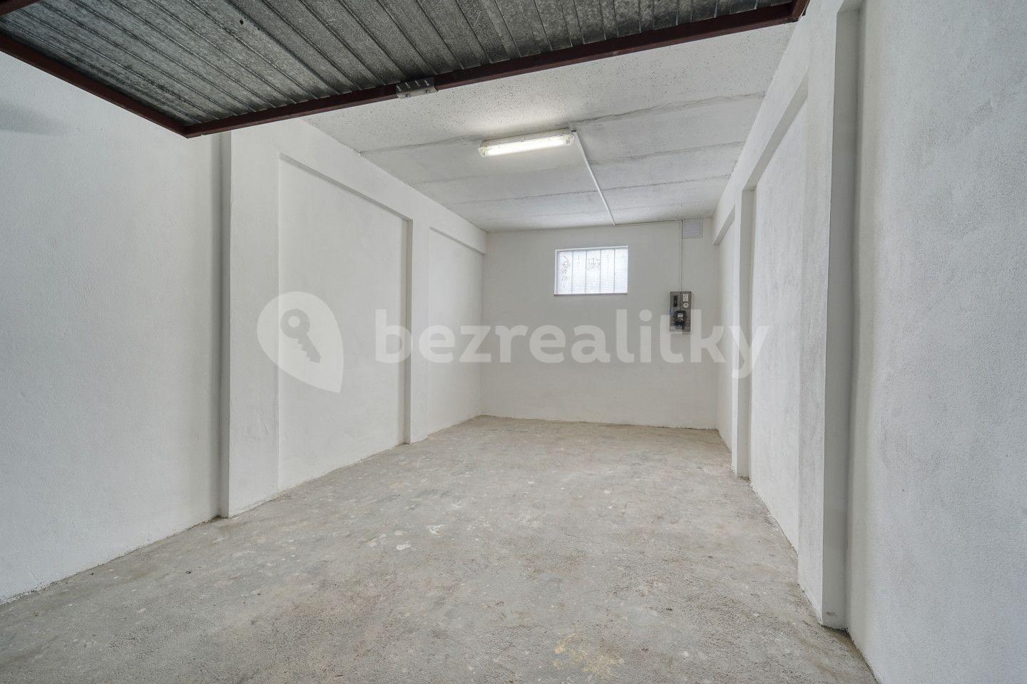 garage for sale, 755 m², Čermákova, Plzeň, Plzeňský Region