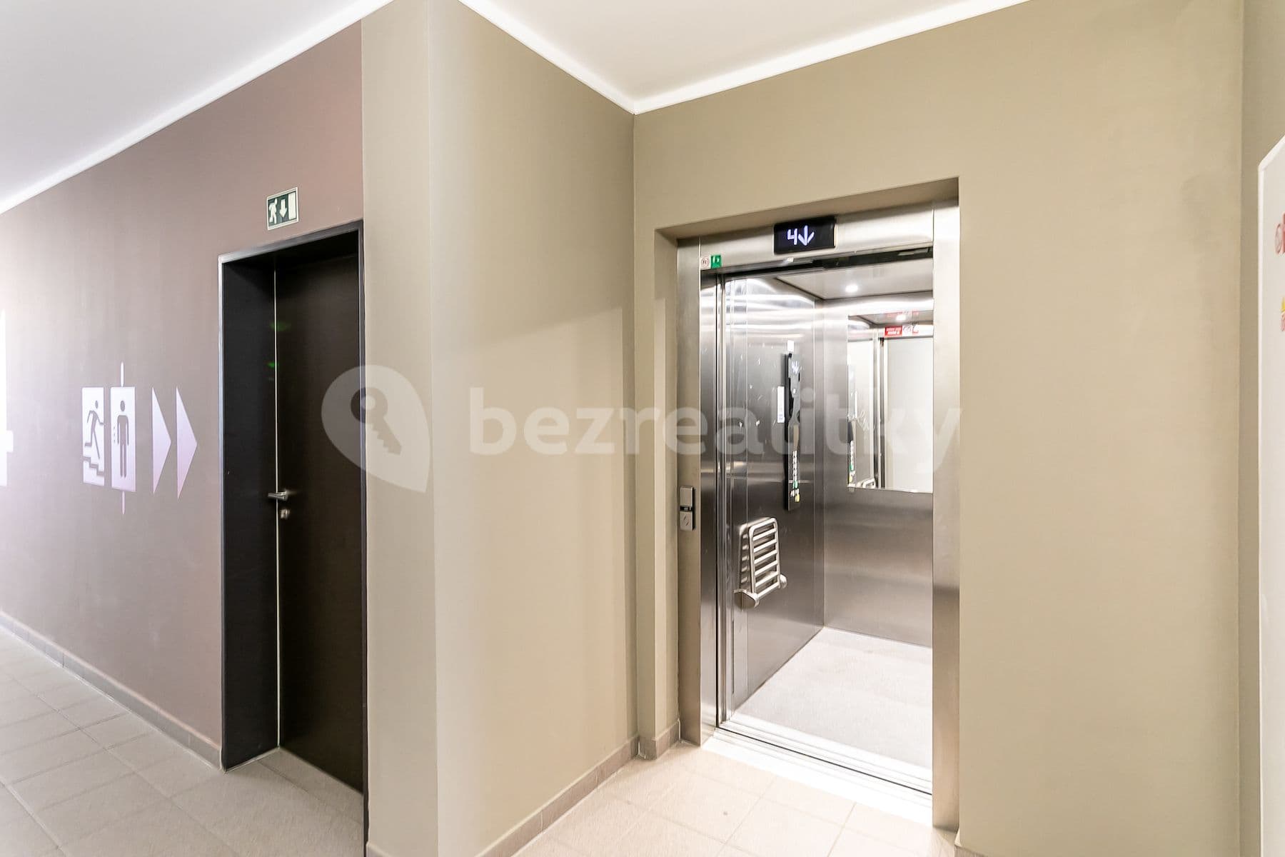 1 bedroom with open-plan kitchen flat for sale, 56 m², Zakšínská, Prague, Prague