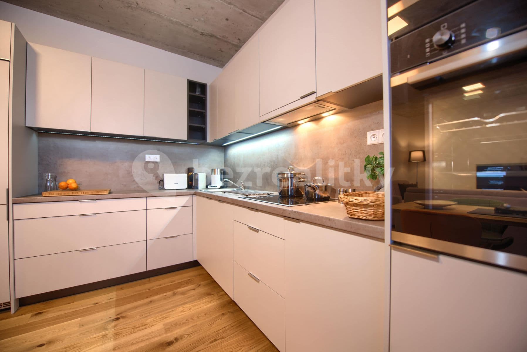 flat to rent, 90 m², Soukenická, Prague, Prague