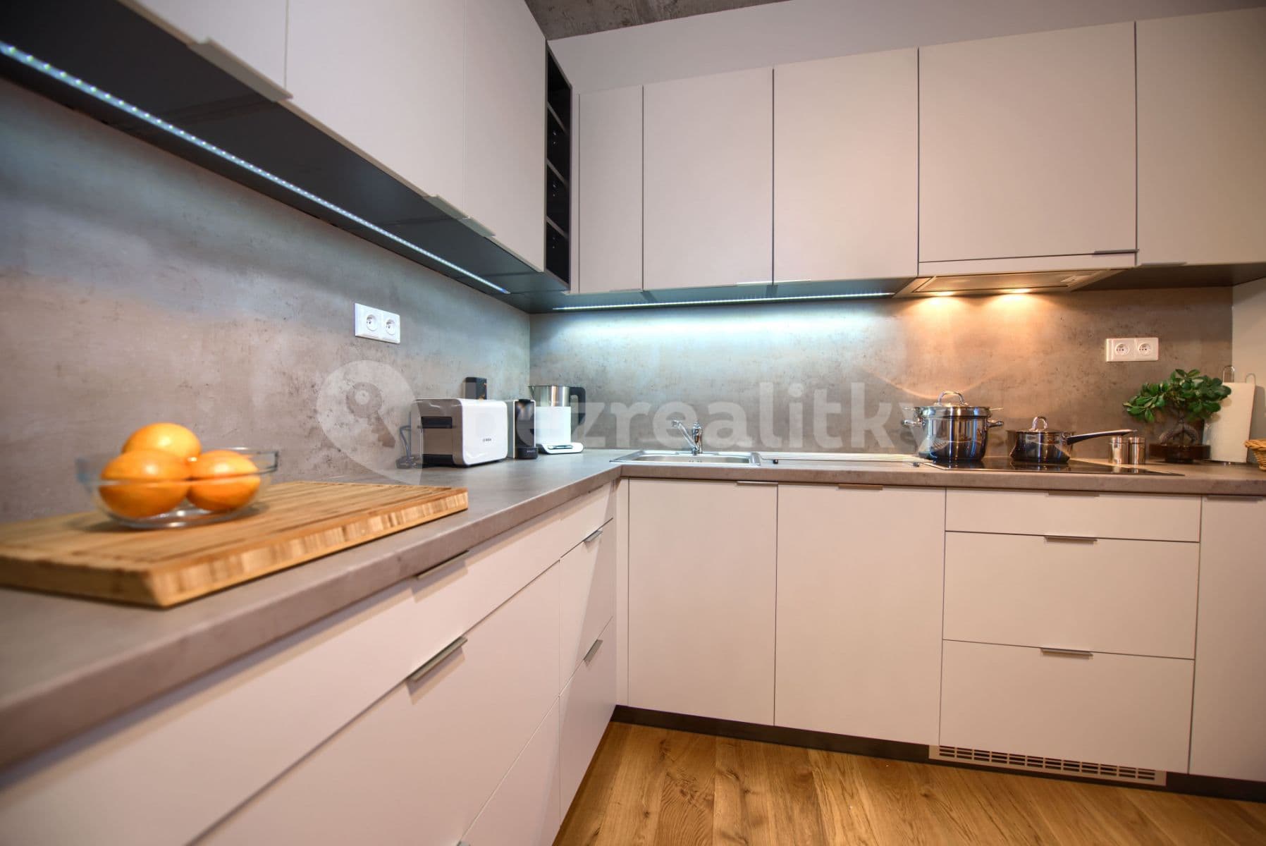 flat to rent, 90 m², Soukenická, Prague, Prague