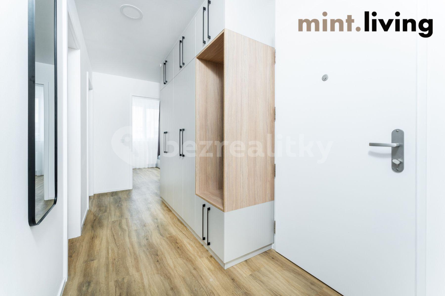 2 bedroom with open-plan kitchen flat to rent, 80 m², Ke Klíčovu, Prague, Prague