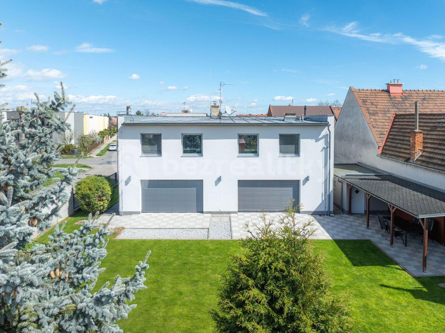 house for sale, 250 m², Tovačovská, Chropyně, Zlínský Region