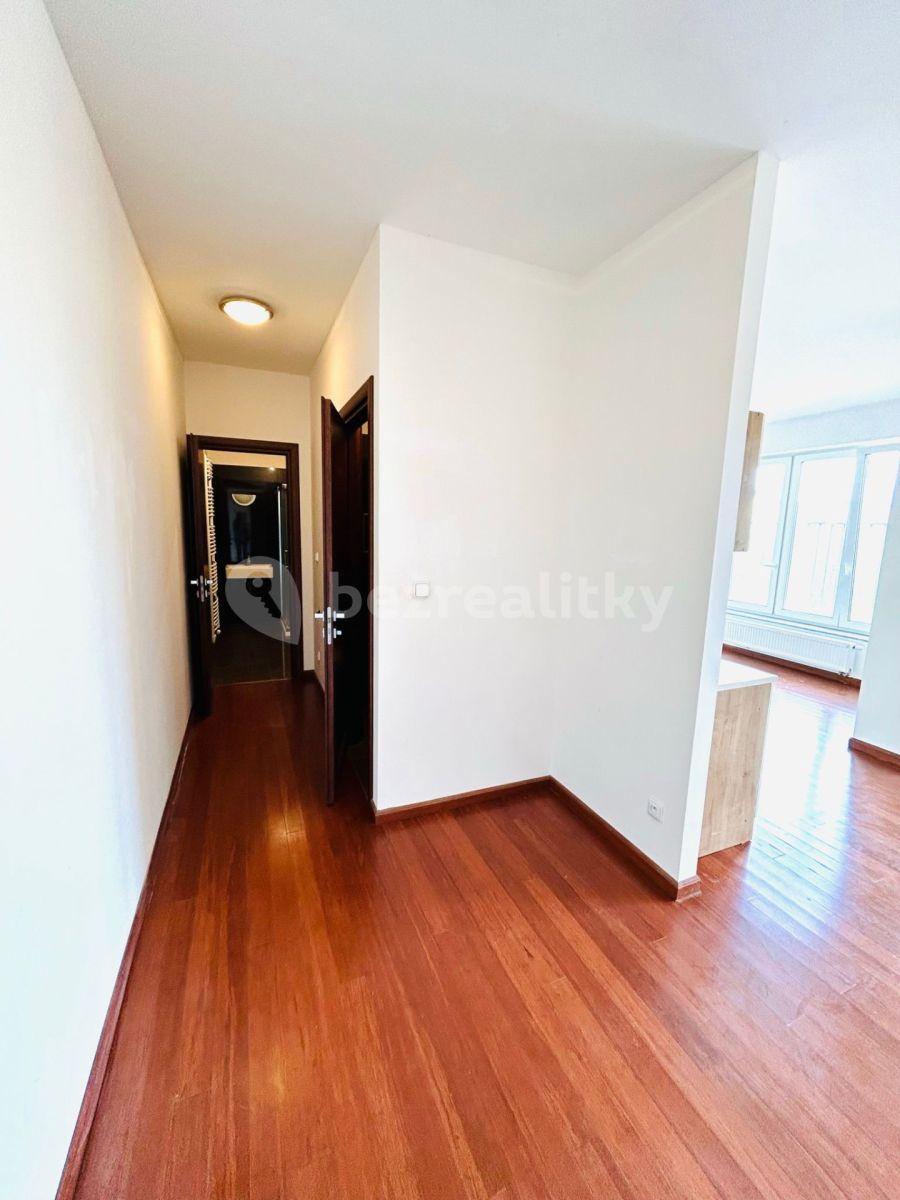 2 bedroom with open-plan kitchen flat to rent, 65 m², Chebská, Karlovy Vary, Karlovarský Region