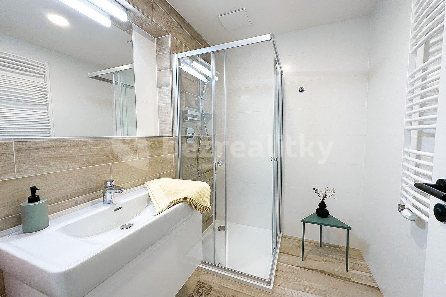 3 bedroom flat to rent, 90 m², U Pergamenky, Prague, Prague