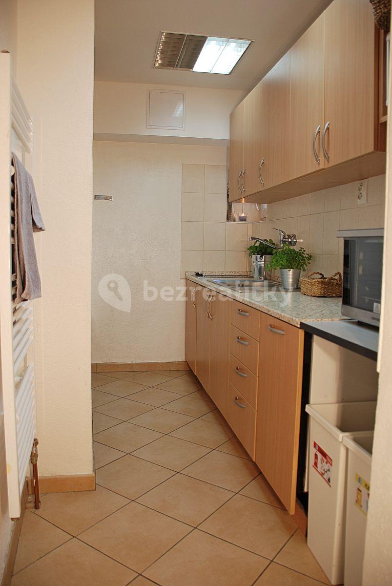 7 bedroom flat to rent, 16 m², Bystrcká, Brno, Jihomoravský Region