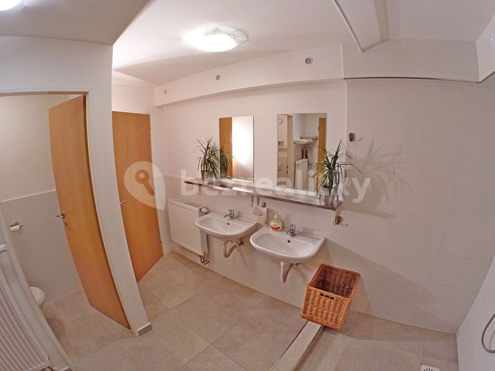 7 bedroom flat to rent, 16 m², Bystrcká, Brno, Jihomoravský Region