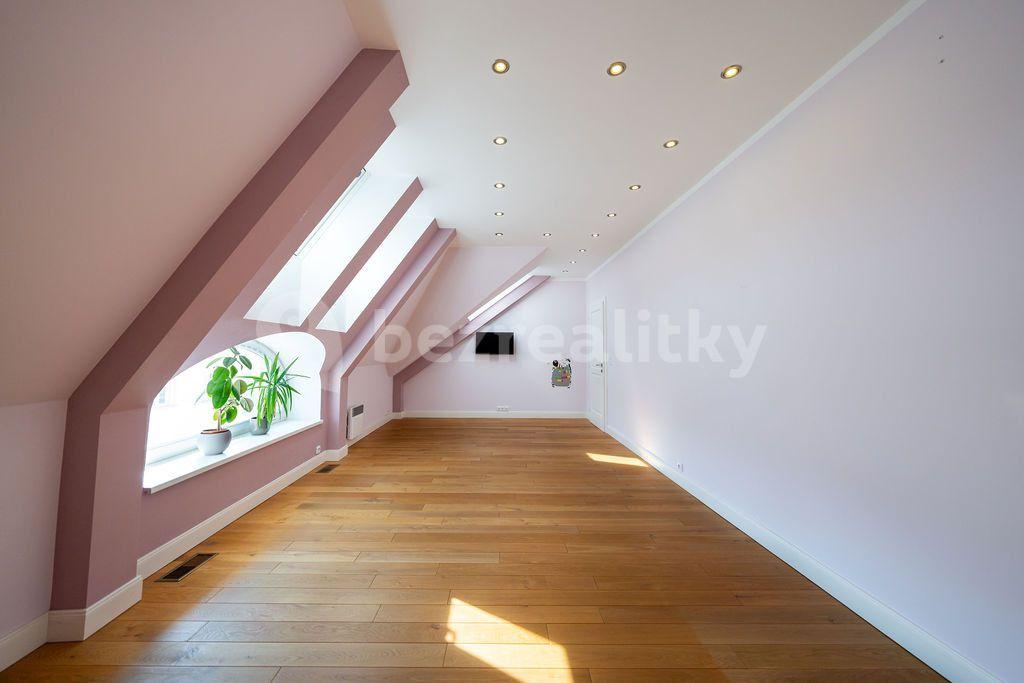 2 bedroom with open-plan kitchen flat for sale, 120 m², Alšova, Znojmo, Jihomoravský Region