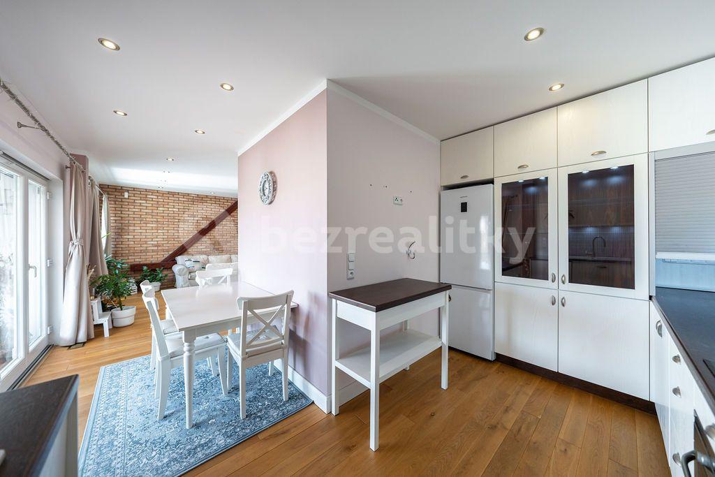 2 bedroom with open-plan kitchen flat for sale, 120 m², Alšova, Znojmo, Jihomoravský Region