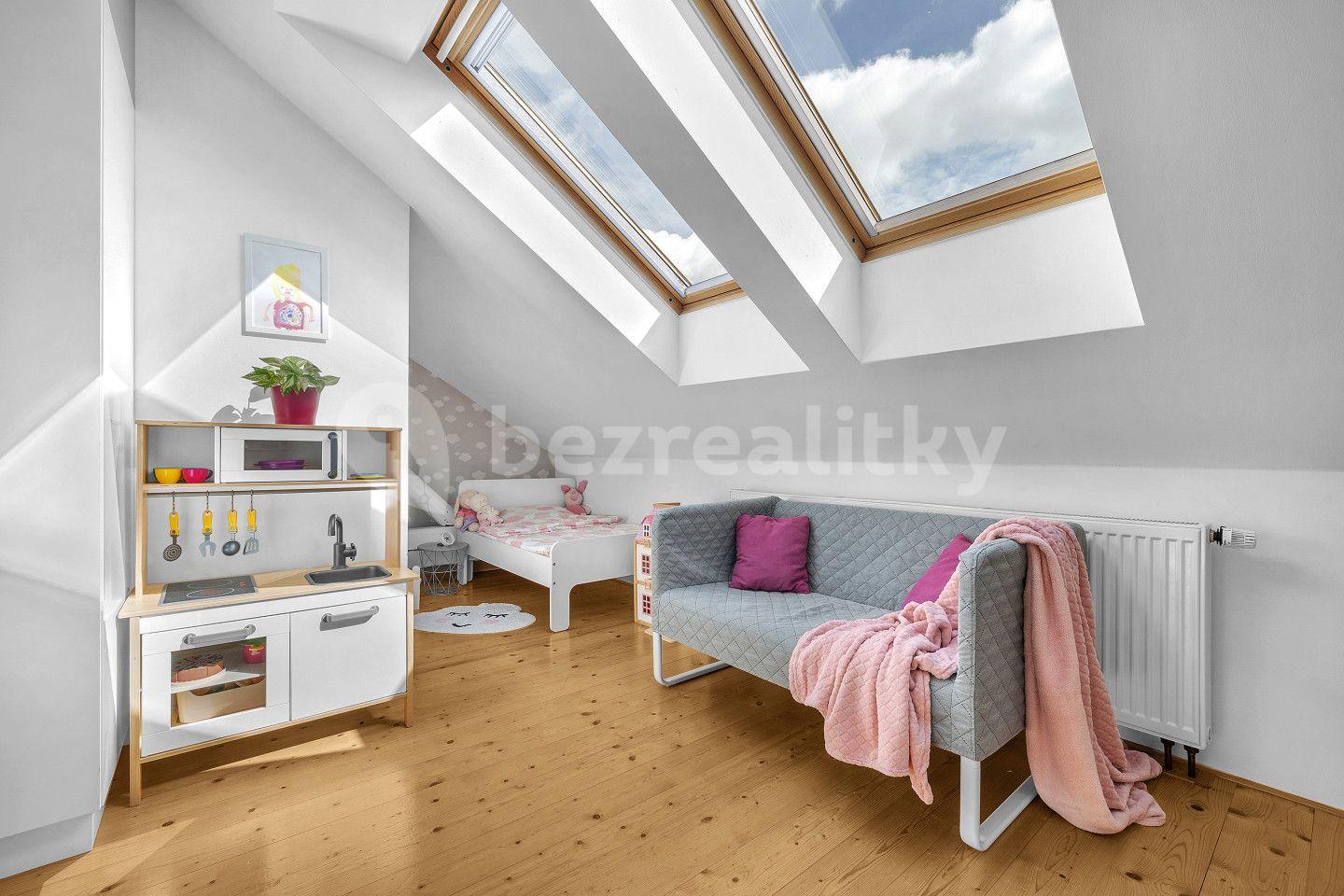3 bedroom with open-plan kitchen flat for sale, 131 m², Macanova, Pardubice, Pardubický Region