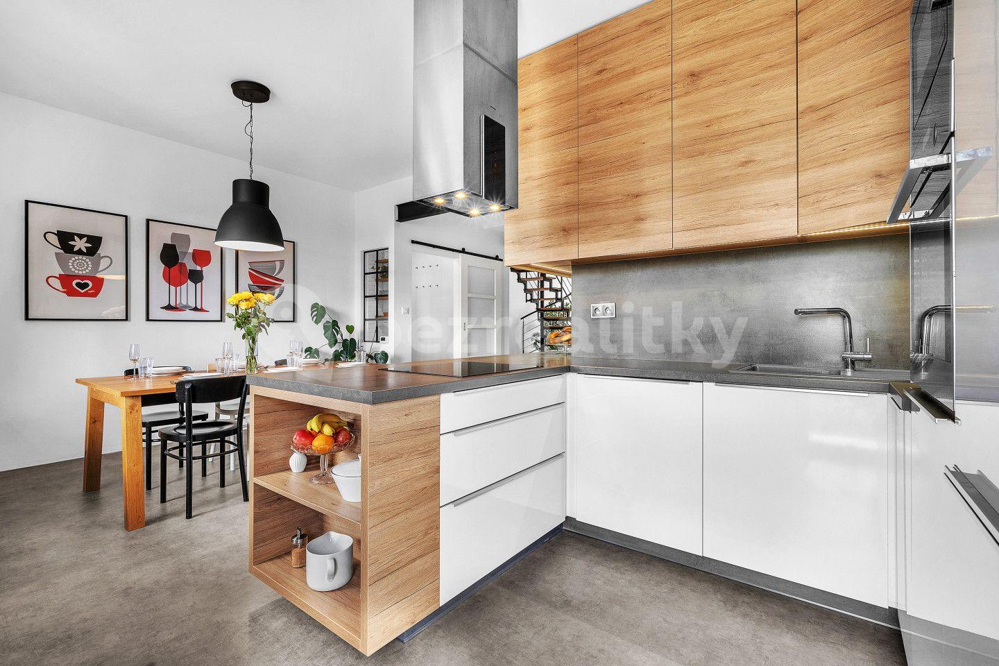 3 bedroom with open-plan kitchen flat for sale, 131 m², Macanova, Pardubice, Pardubický Region