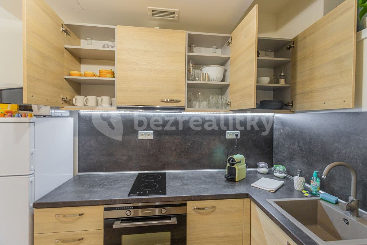 flat to rent, 35 m², Hlaváčkova, Prague, Prague