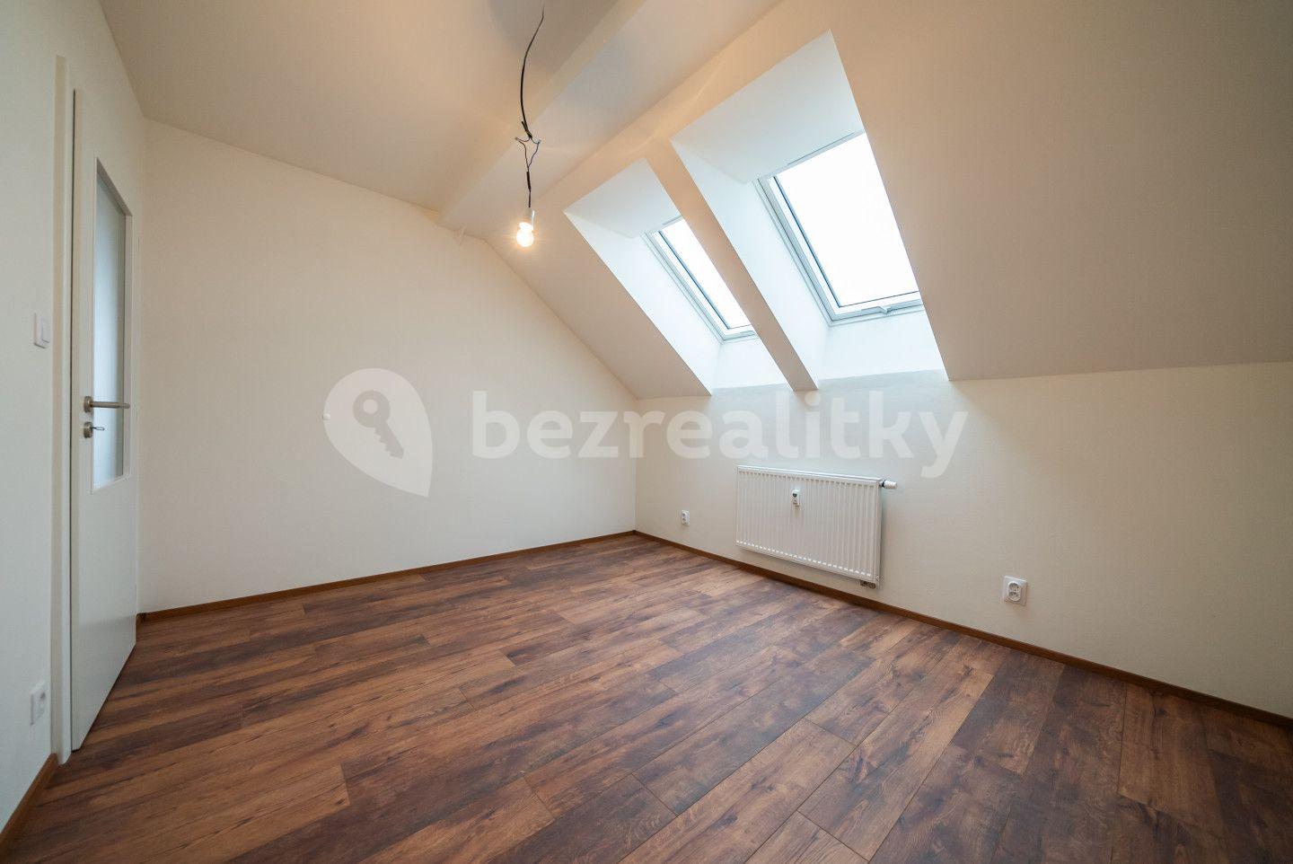 3 bedroom with open-plan kitchen flat for sale, 119 m², Žarošice, Jihomoravský Region