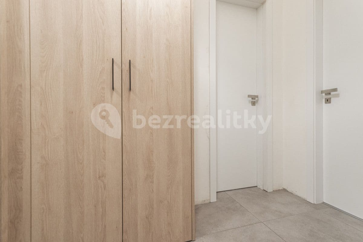 flat to rent, 25 m², Stroupežnického, Prague, Prague
