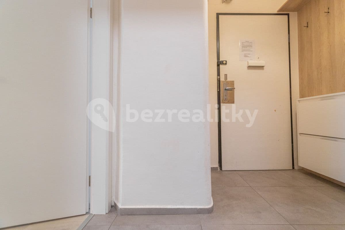 flat to rent, 25 m², Stroupežnického, Prague, Prague