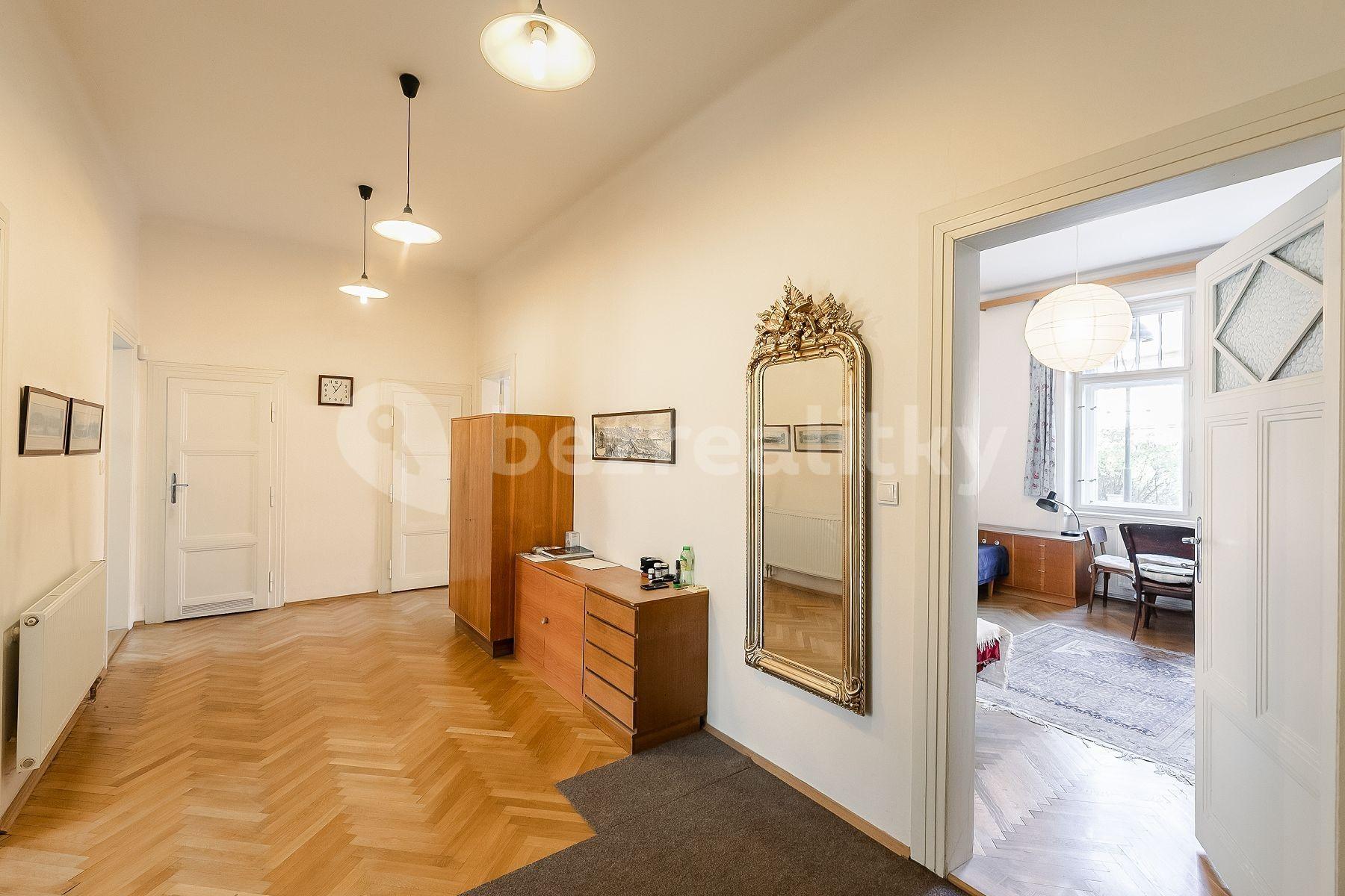 4 bedroom flat for sale, 172 m², Mickiewiczova, Prague, Prague
