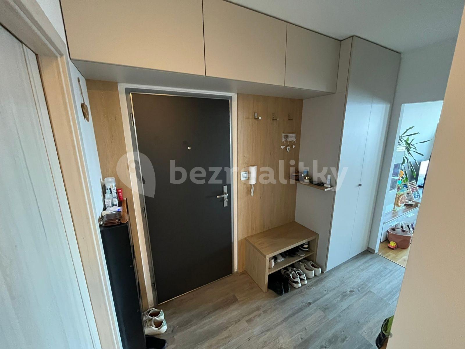 2 bedroom with open-plan kitchen flat to rent, 71 m², Běhounkova, Prague, Prague