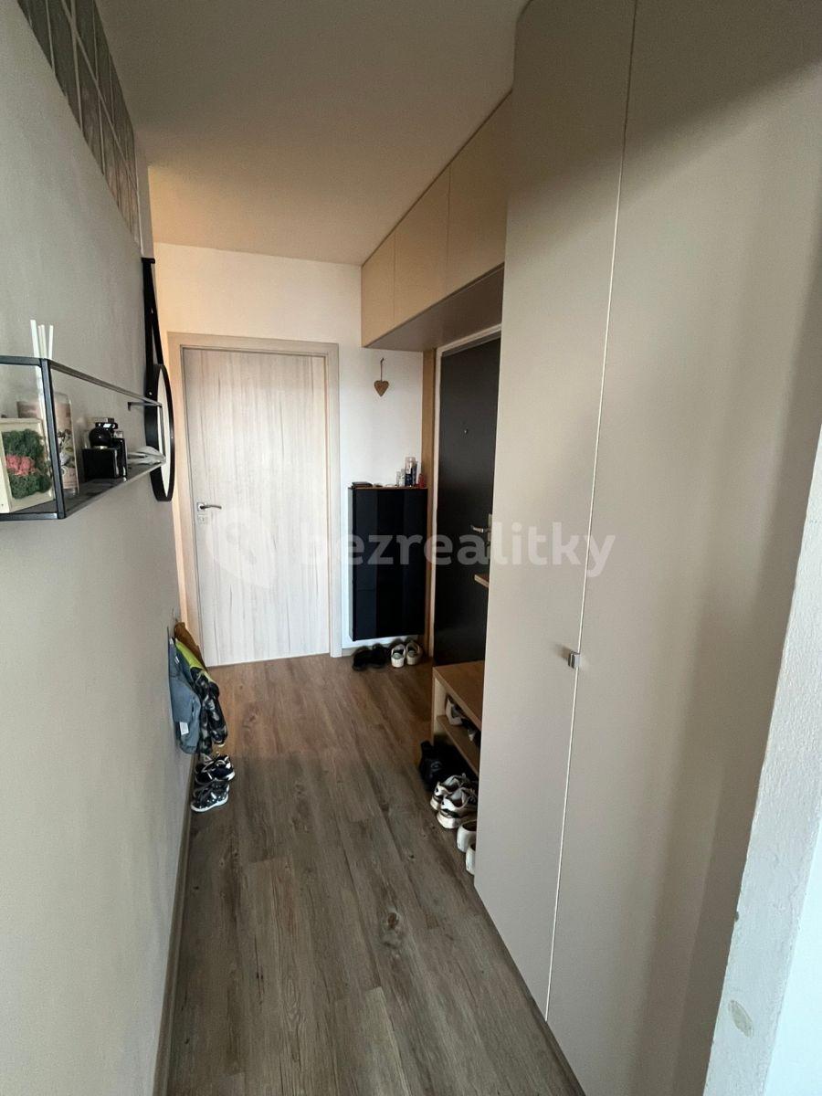 2 bedroom with open-plan kitchen flat to rent, 71 m², Běhounkova, Prague, Prague