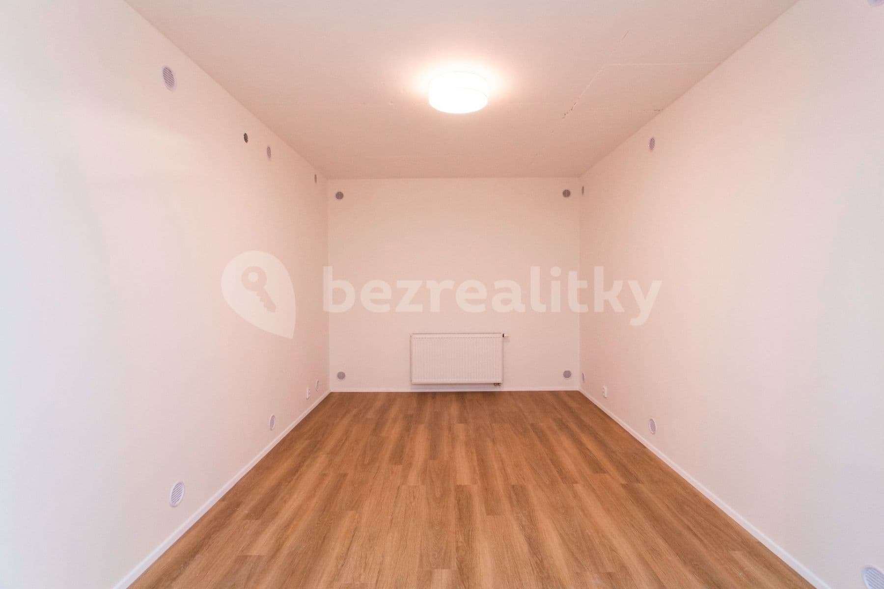 Studio flat to rent, 43 m², Kotlaska, Prague, Prague