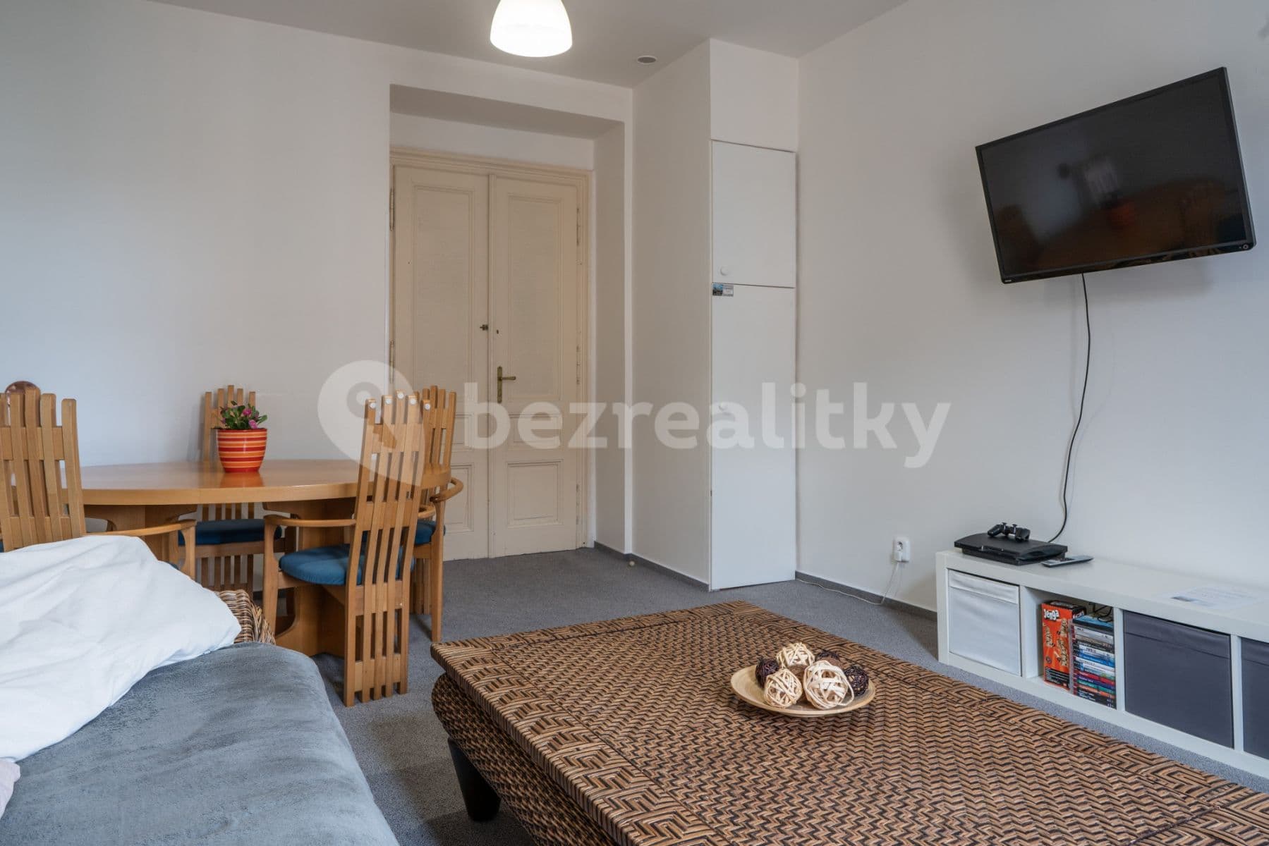 2 bedroom with open-plan kitchen flat to rent, 79 m², Polská, Prague, Prague