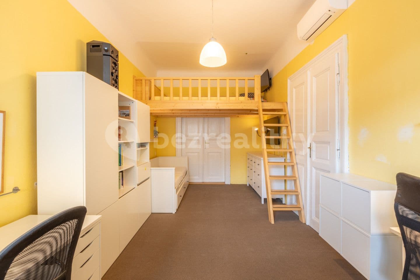 2 bedroom with open-plan kitchen flat for sale, 85 m², Palackého, Prague, Prague
