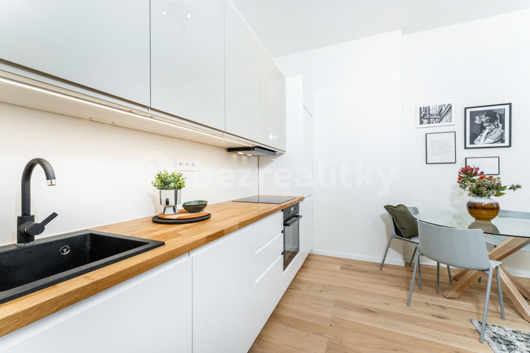1 bedroom with open-plan kitchen flat for sale, 40 m², Bělocerkevská, Prague, Prague