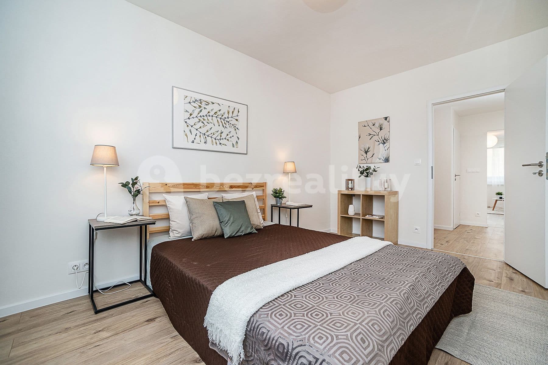 2 bedroom with open-plan kitchen flat for sale, 70 m², Zárubova, Prague, Prague