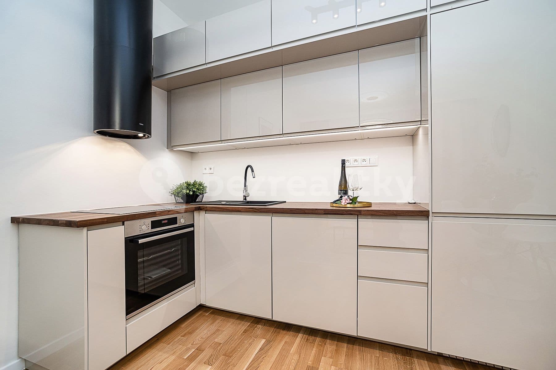 2 bedroom with open-plan kitchen flat for sale, 83 m², Vinohradská, Prague, Prague