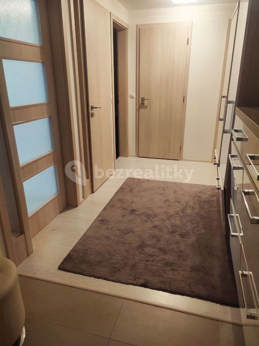 3 bedroom with open-plan kitchen flat to rent, 102 m², Petržílkova, Prague, Prague
