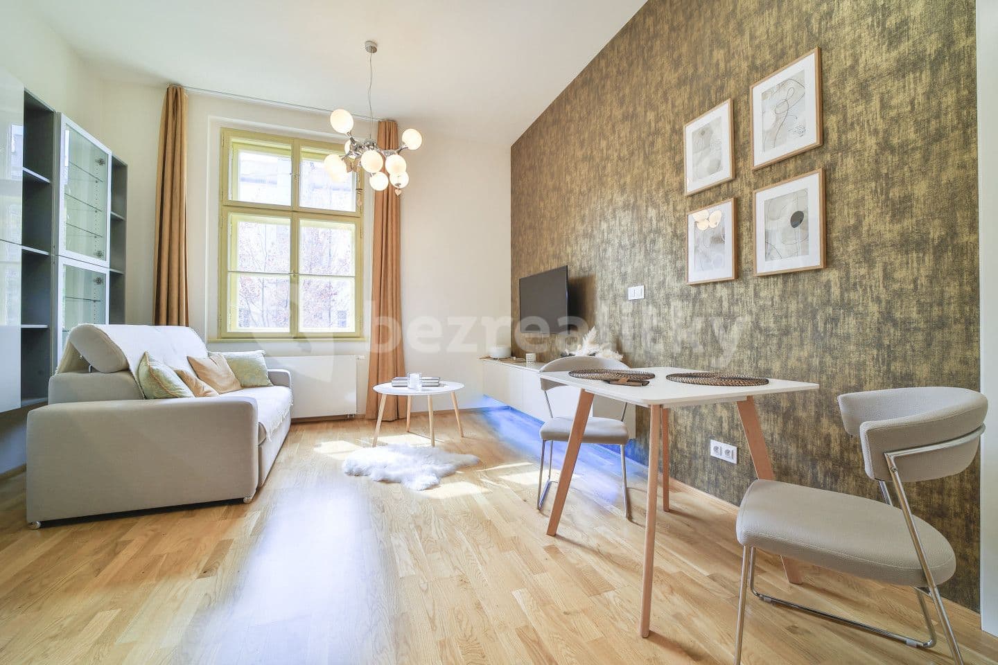 1 bedroom with open-plan kitchen flat for sale, 43 m², Legerova, Prague, Prague