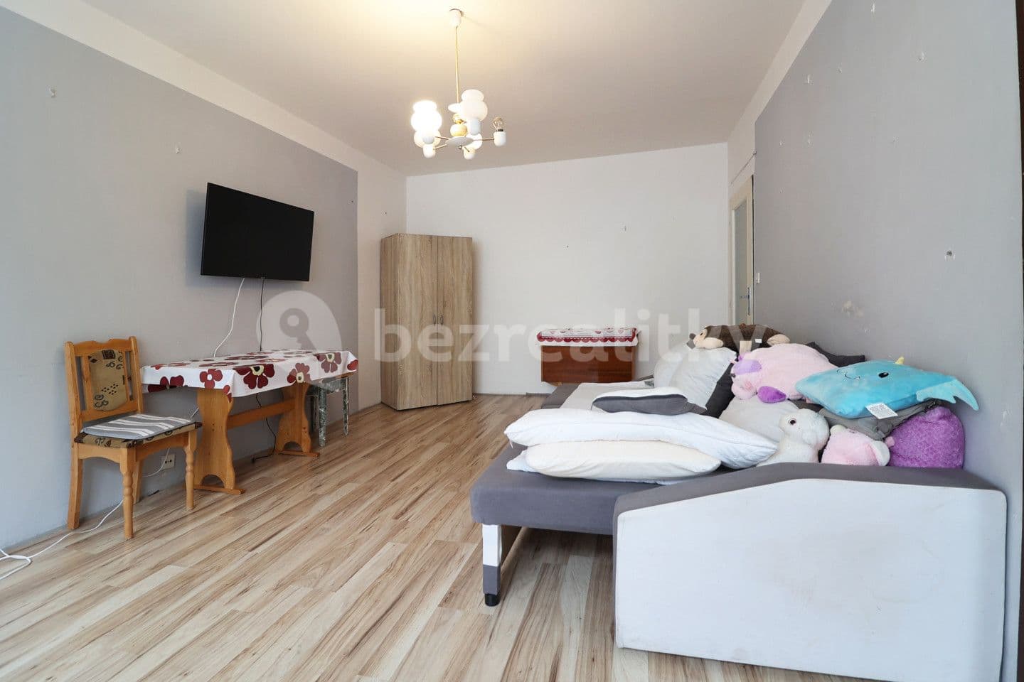 2 bedroom flat for sale, 63 m², Karla Čapka, Krupka, Ústecký Region
