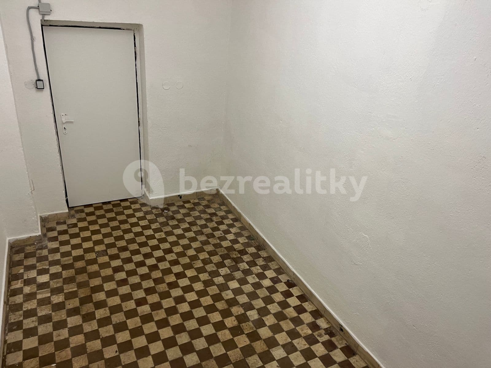 non-residential property to rent, 10 m², Ořechov, Jihomoravský Region
