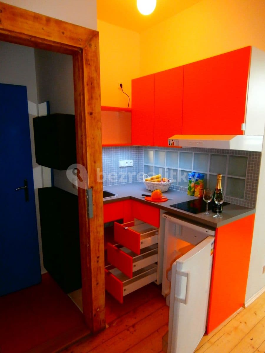 Studio flat to rent, 25 m², 5. května, Prague, Prague