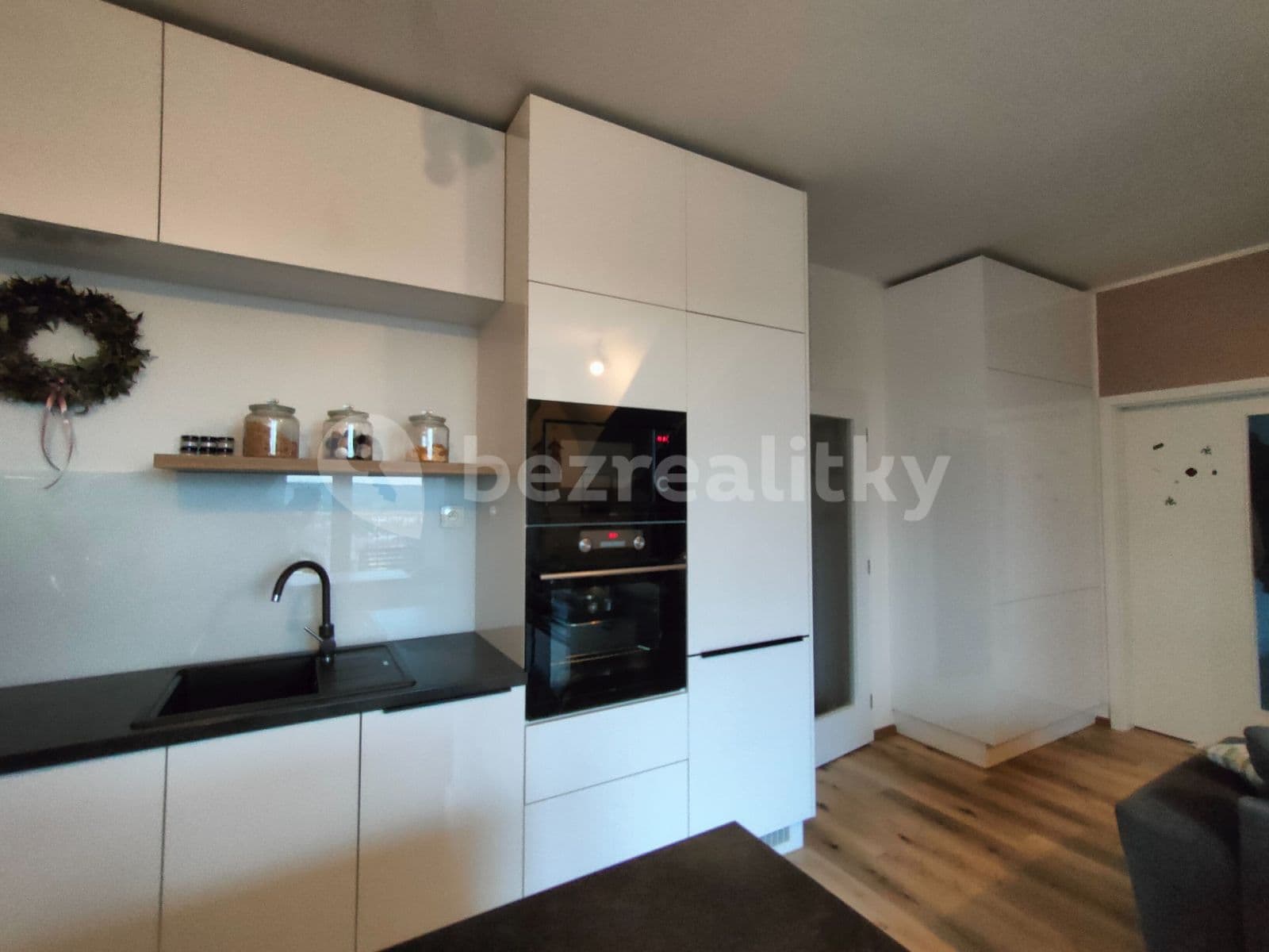 2 bedroom with open-plan kitchen flat to rent, 64 m², Holubice, Jihomoravský Region