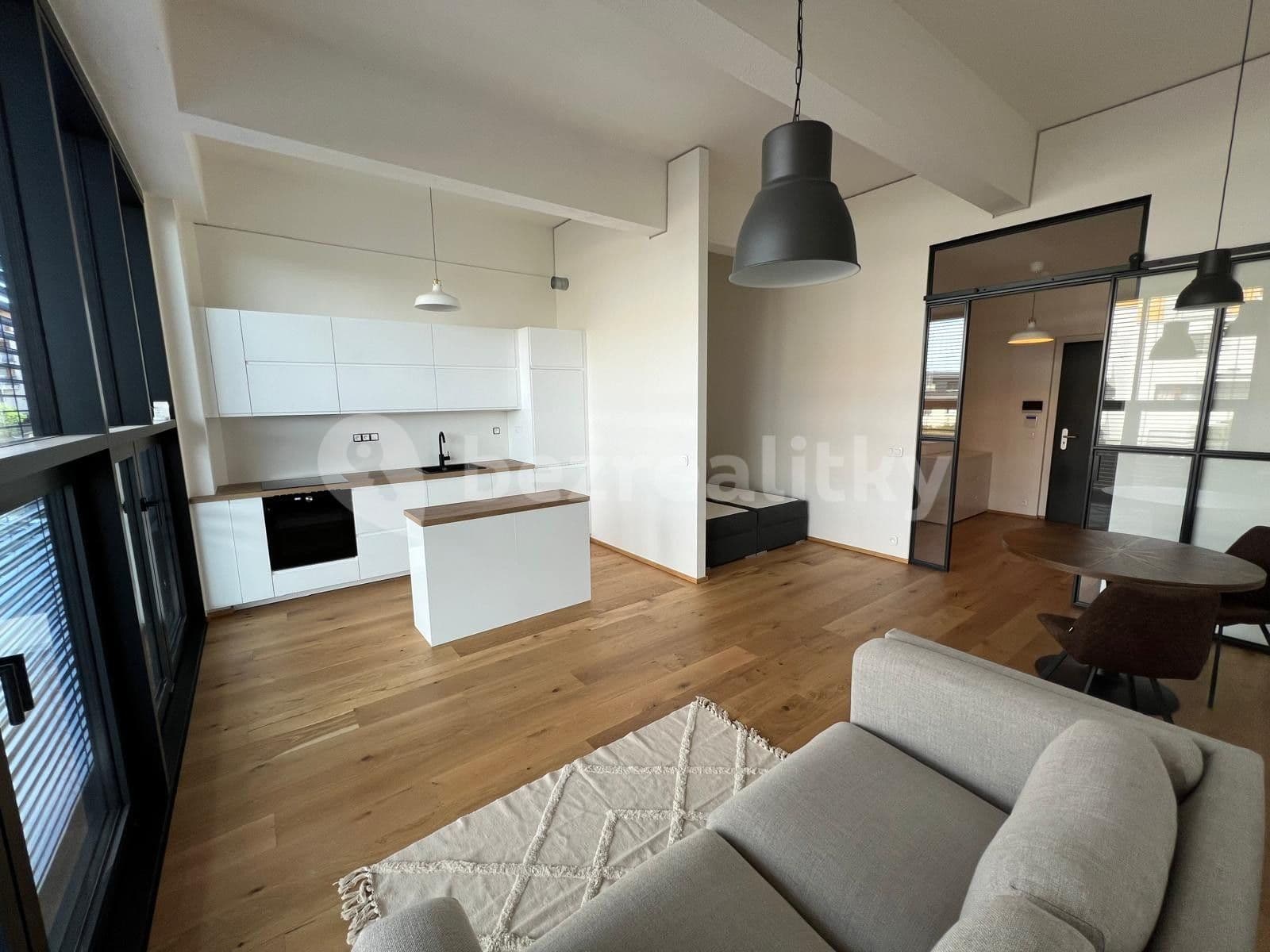 Studio flat to rent, 46 m², Naskové, Prague, Prague