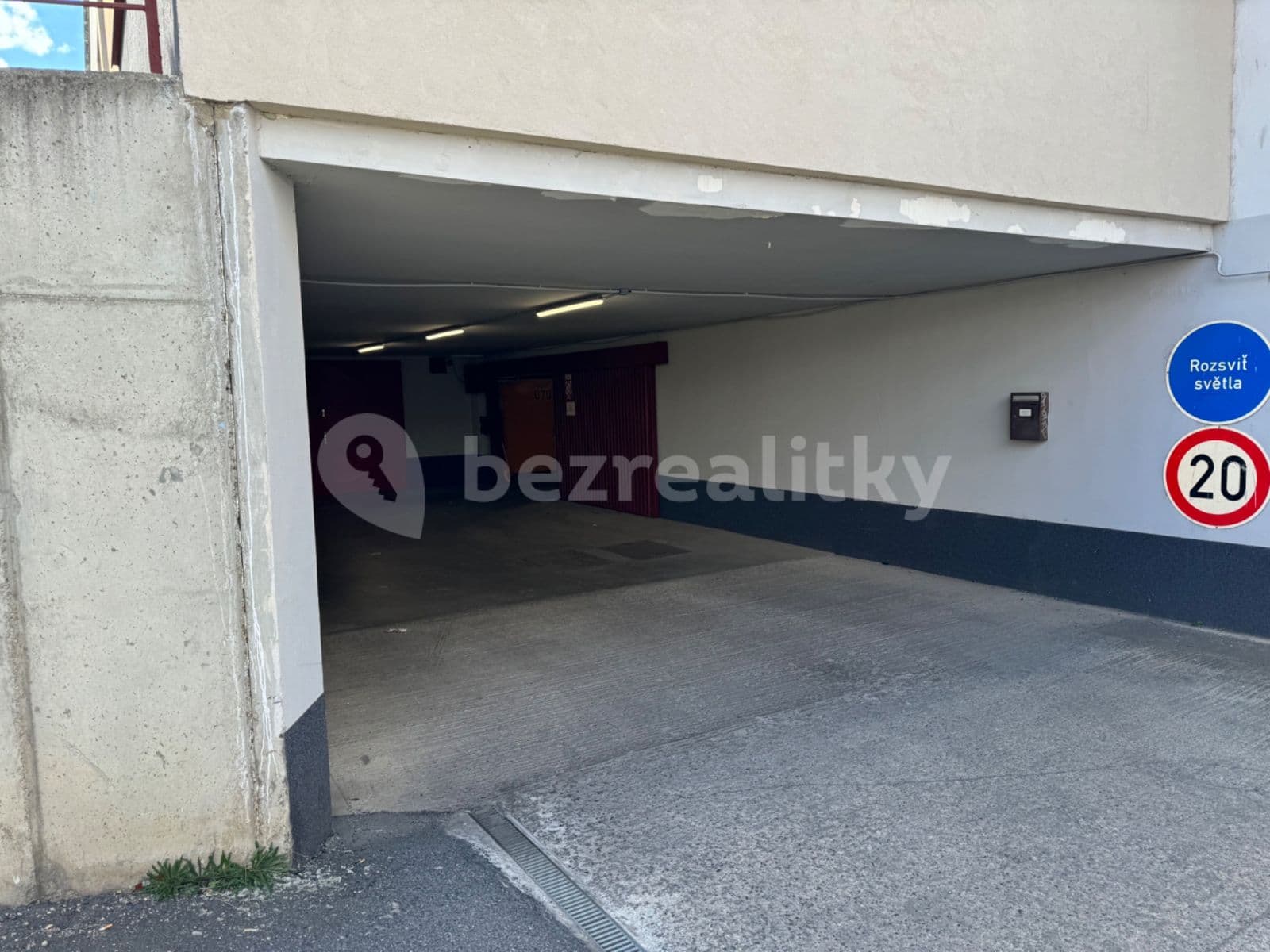 garage to rent, 17 m², Makovského, Prague, Prague