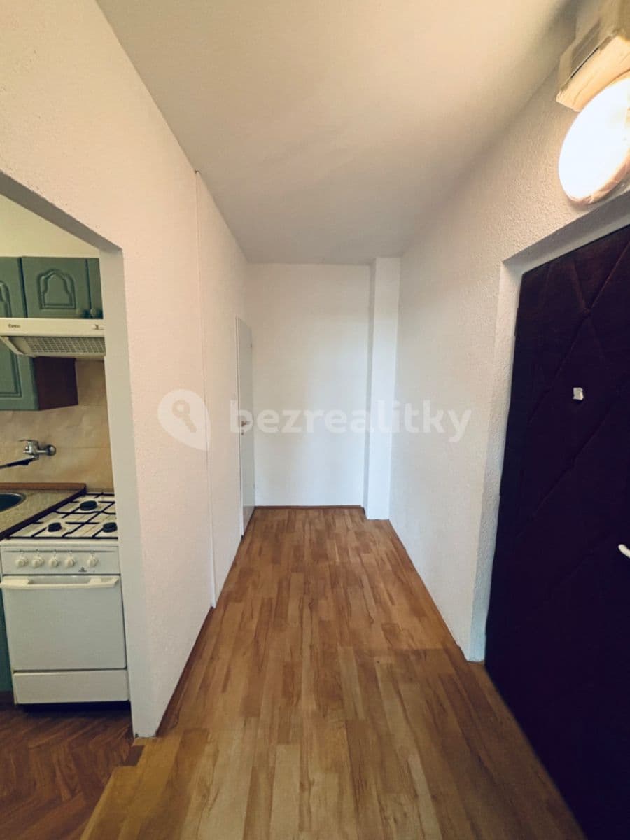 2 bedroom flat to rent, 54 m², Poděbradova, Chodov, Karlovarský Region