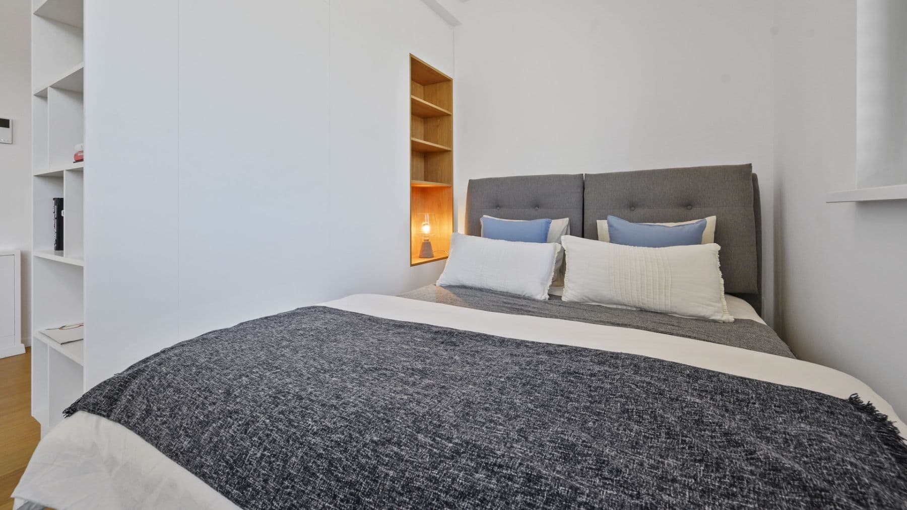 flat to rent, 40 m², Námestie Mateja Korvína, Bratislava - mestská časť Staré Mesto, Bratislavský Region
