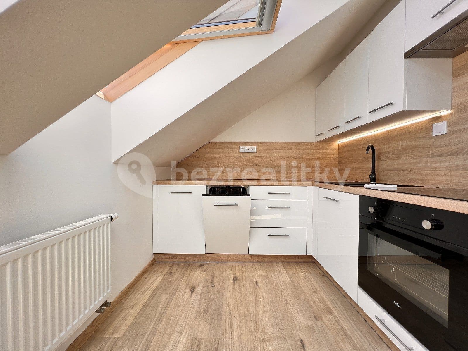 1 bedroom with open-plan kitchen flat to rent, 44 m², Komenského, Ostrava, Moravskoslezský Region