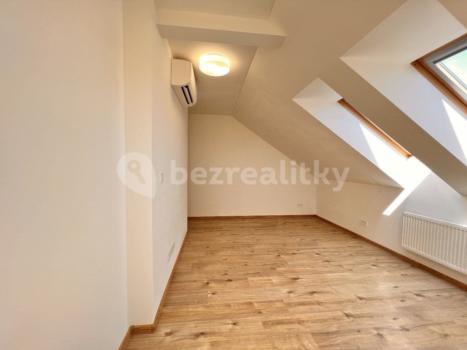 1 bedroom with open-plan kitchen flat to rent, 44 m², Komenského, Ostrava, Moravskoslezský Region