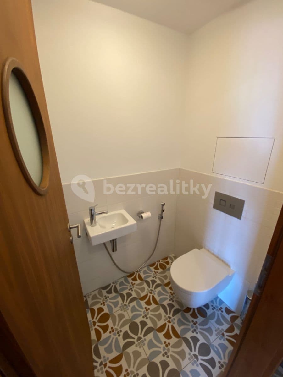2 bedroom with open-plan kitchen flat to rent, 87 m², Vokáčova, Prague, Prague