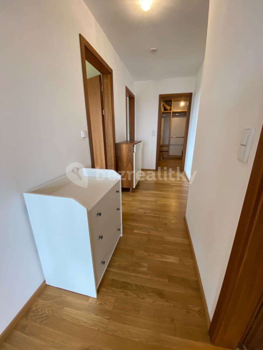 2 bedroom with open-plan kitchen flat to rent, 87 m², Vokáčova, Prague, Prague