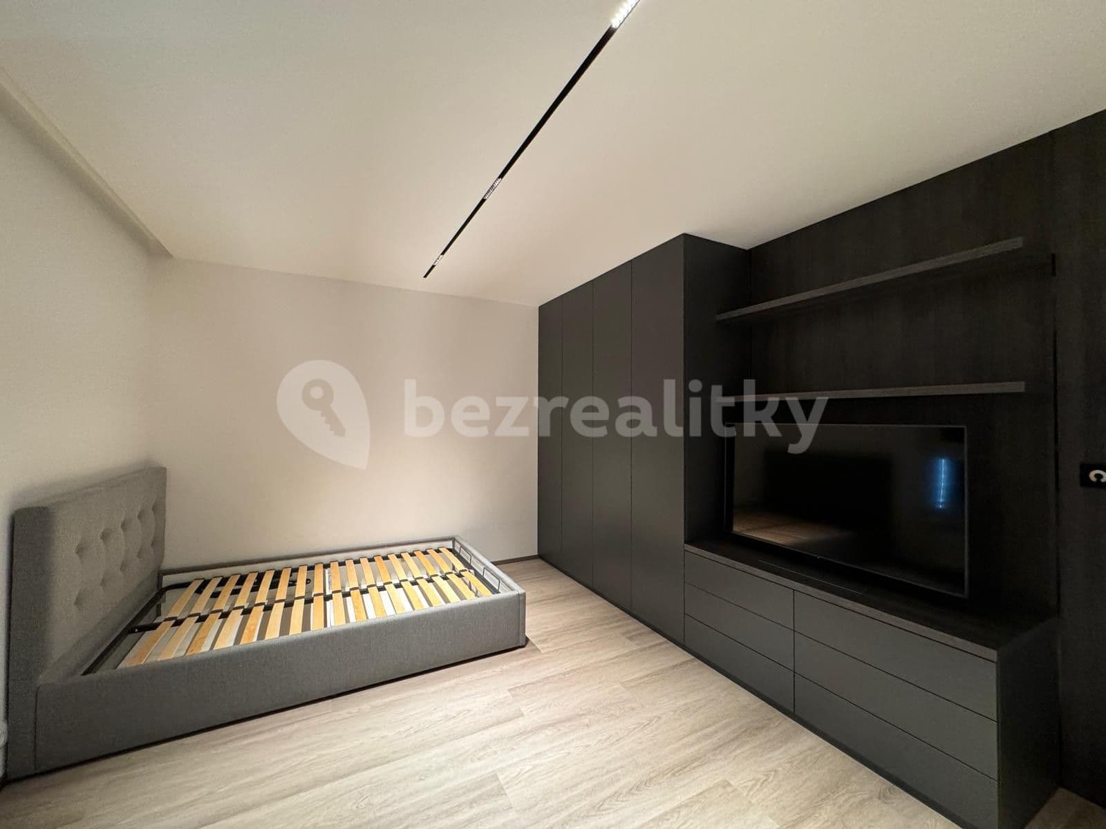 2 bedroom with open-plan kitchen flat to rent, 82 m², Oktábcových, Prague, Prague