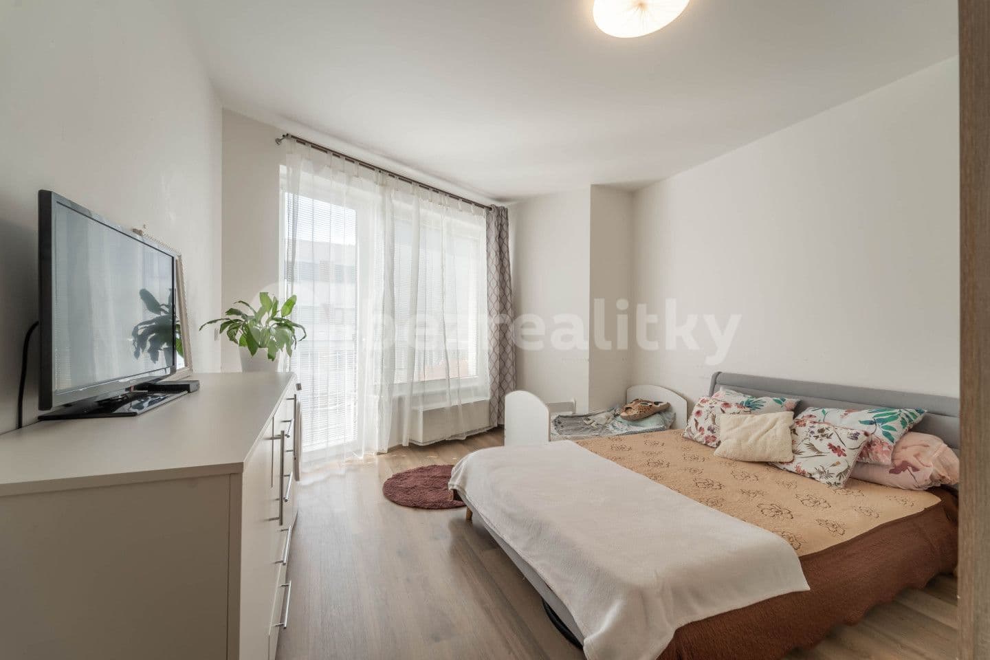 1 bedroom with open-plan kitchen flat for sale, 71 m², Mezi vodami, Prague, Prague