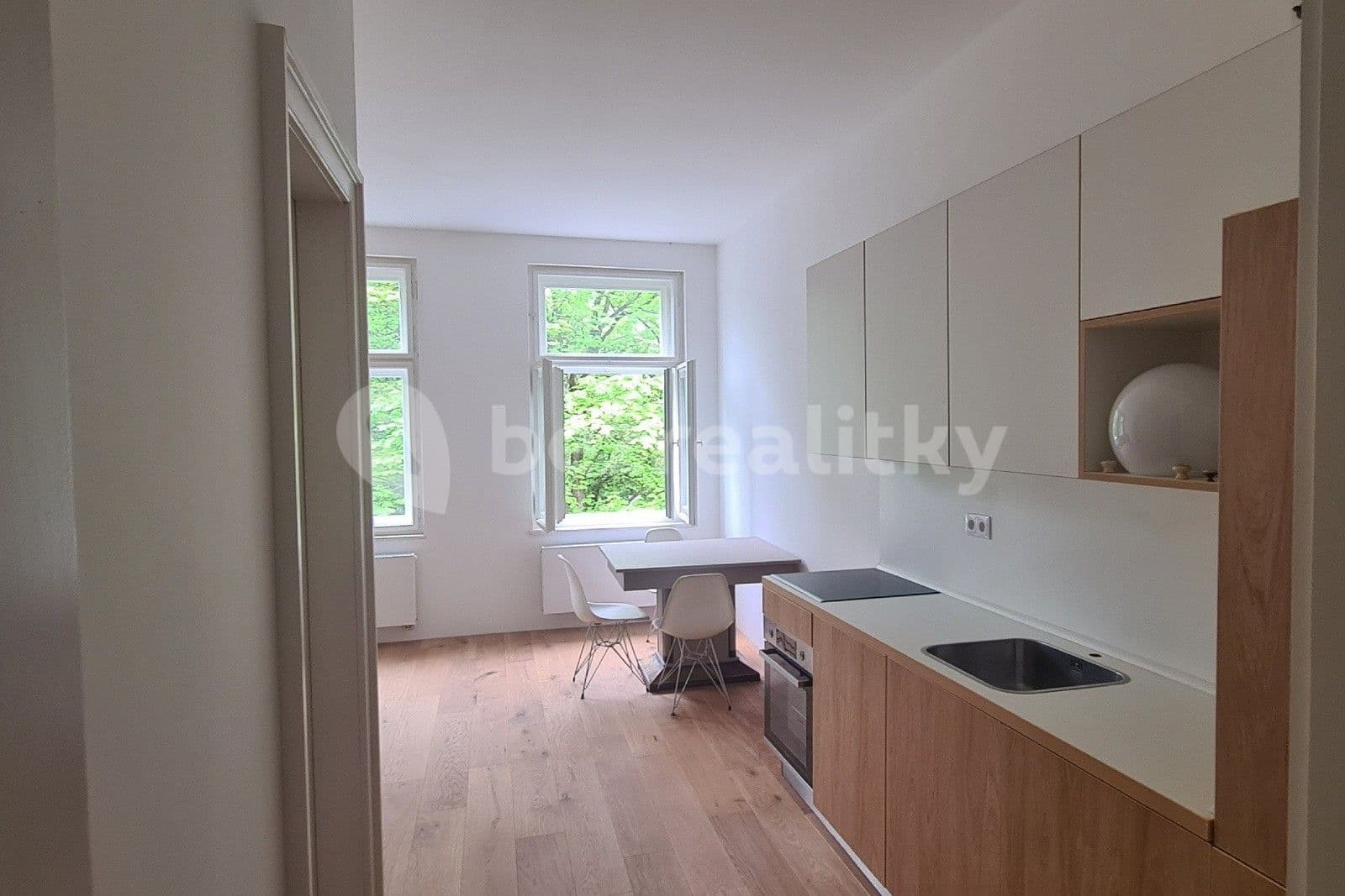 1 bedroom with open-plan kitchen flat to rent, 54 m², Mírové nám., Písek, Jihočeský Region