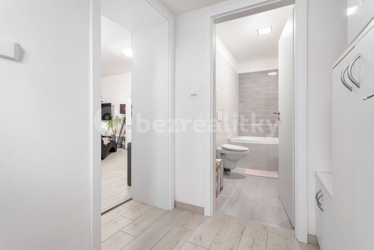 2 bedroom with open-plan kitchen flat for sale, 70 m², Bohumínská, Ostrava, Moravskoslezský Region