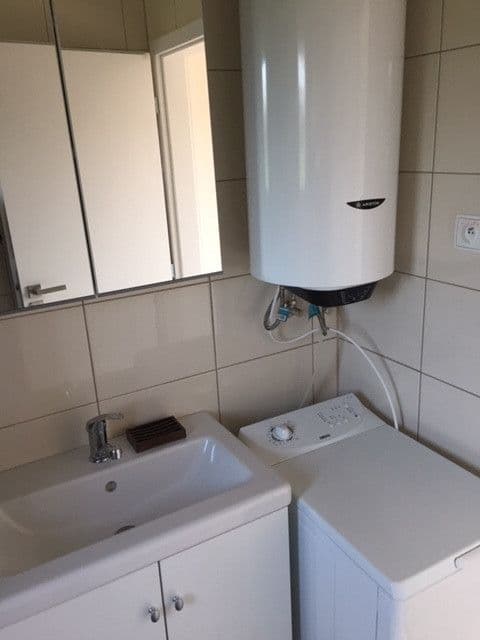 flat to rent, 48 m², V Cestách, Šestajovice, Středočeský Region