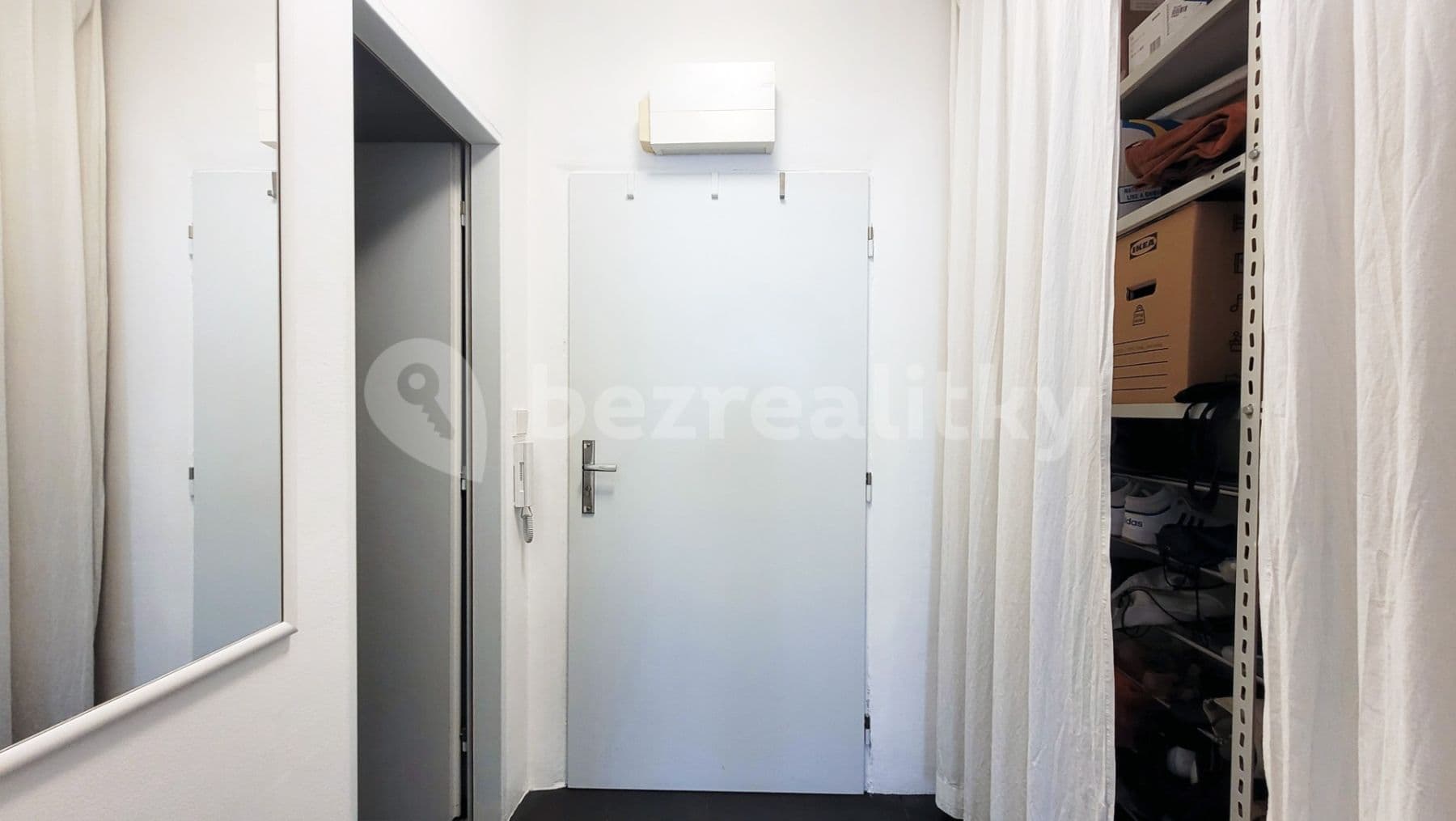 Small studio flat for sale, 30 m², Andrštova, Prague, Prague