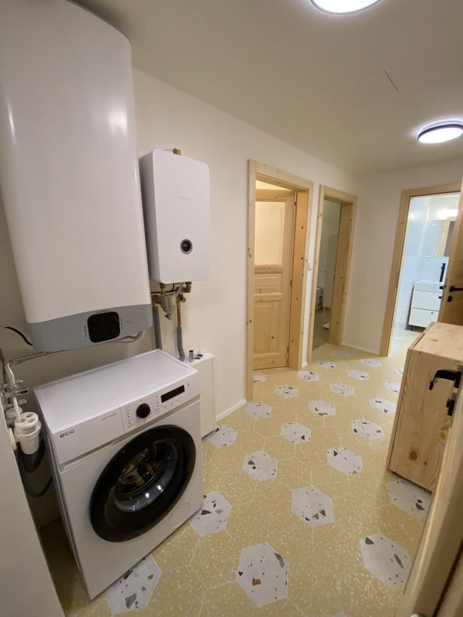 flat to rent, 40 m², Za Vokovickou Vozovnou, Prague, Prague