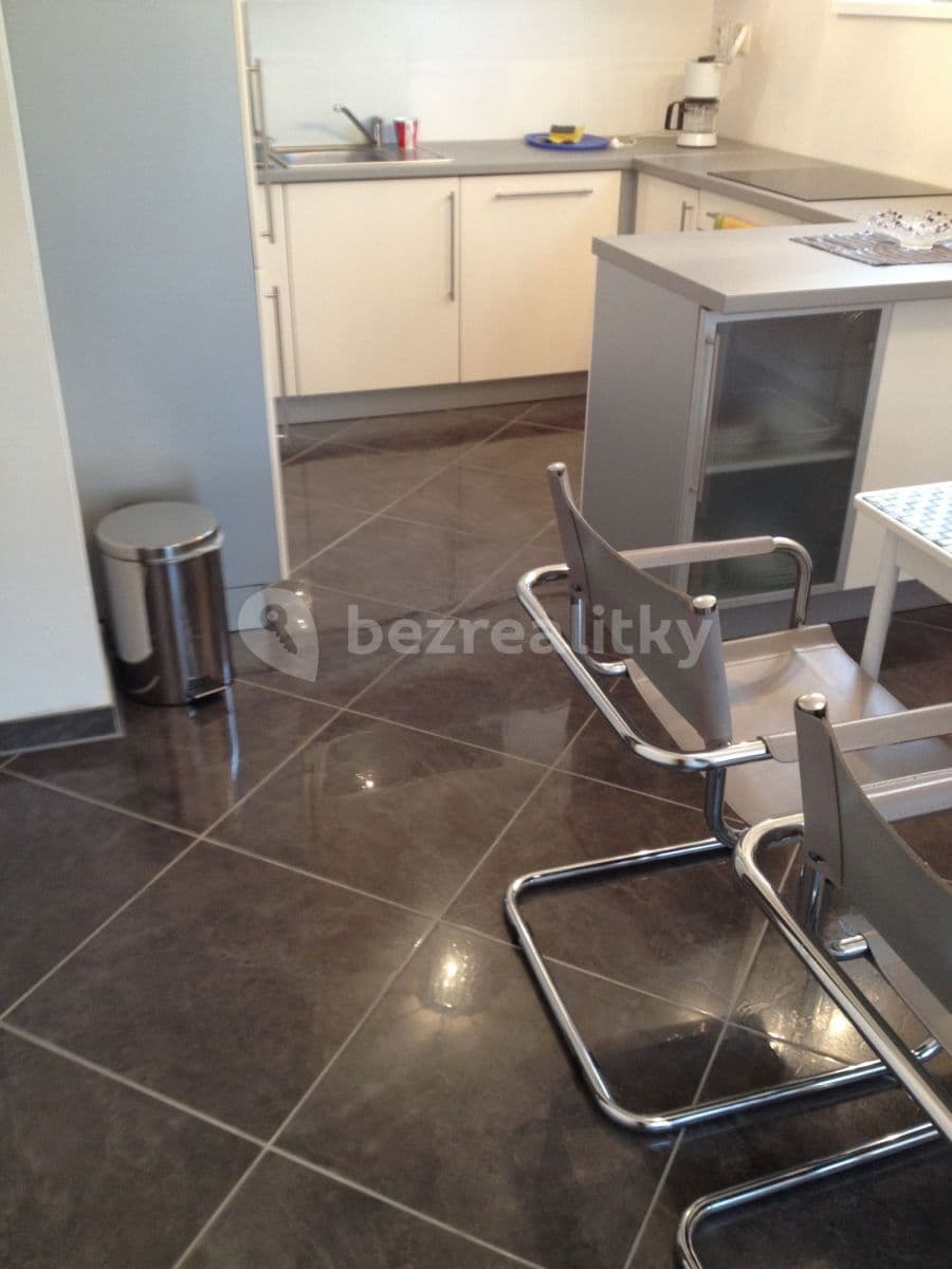 flat to rent, 150 m², Komjatná, Komjatná, Žilinský Region
